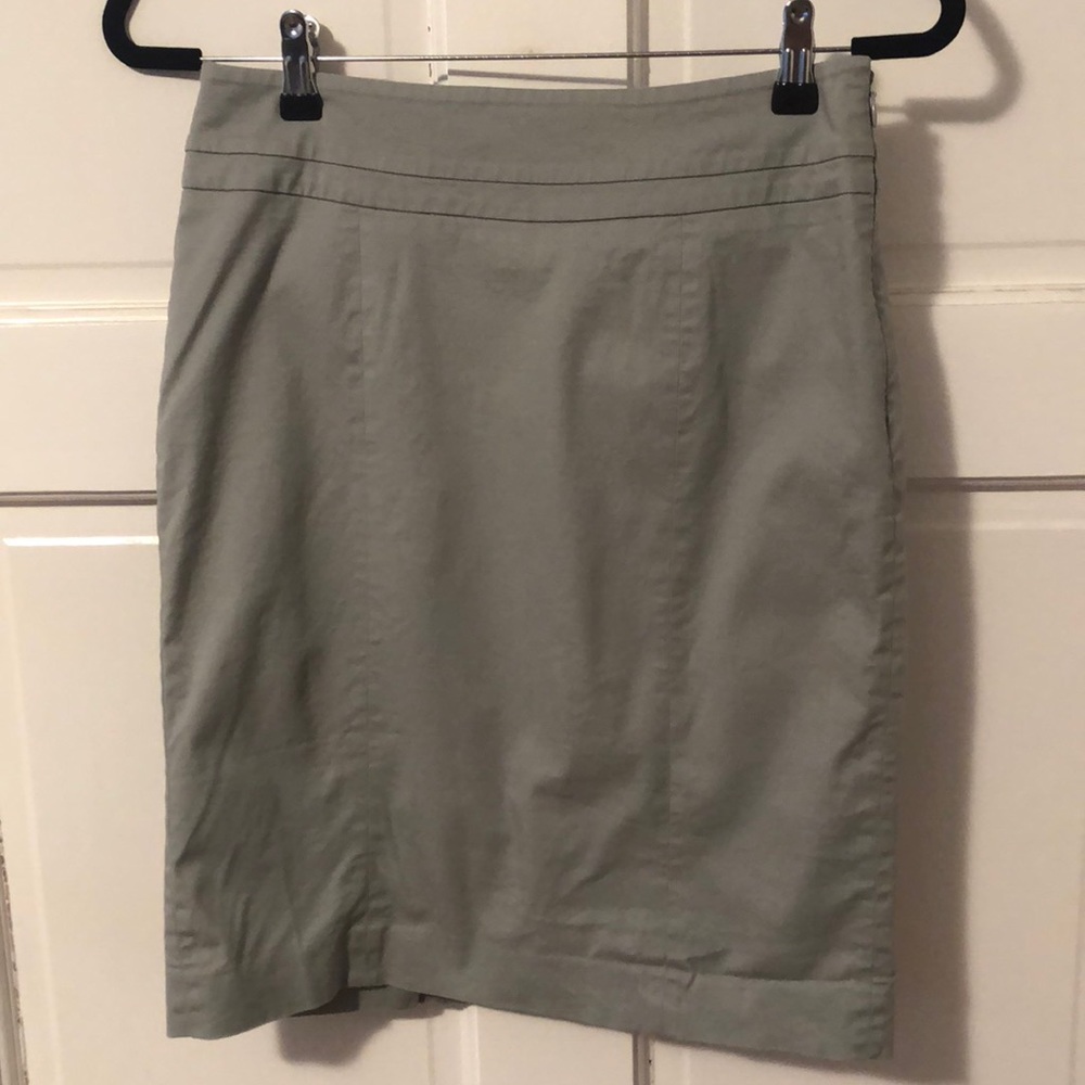 LOFT Grey Pencil Skirt. Size 0